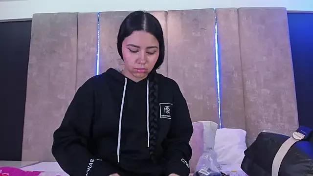 Larabrooks on StripChat 