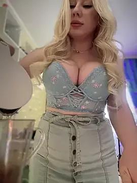 LaraHollywood on StripChat 