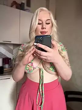 LaraHollywood on StripChat 