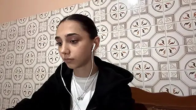 StripChat LinaMour is Private LinaMour — Show a heart