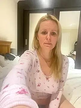 StripChat madamlillyrose is Freechat madamlillyrose — Moisturise body