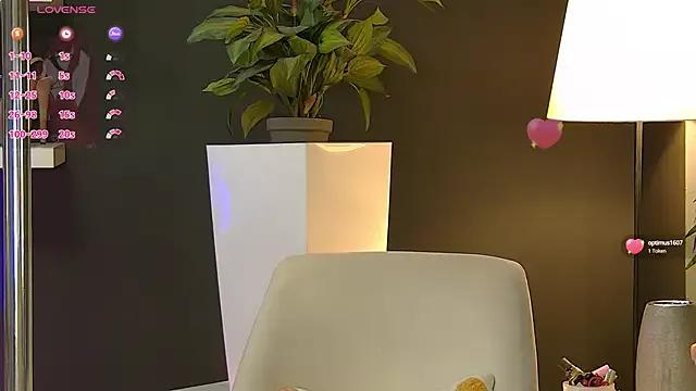 Freechat MaddyHeart on StripChat