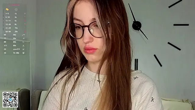 NicolaHulse — lick lips