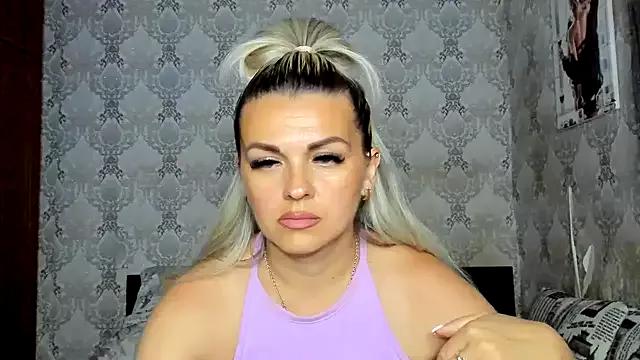 Freechat NicoletMoore on StripChat