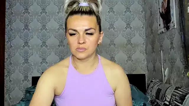 Freechat NicoletMoore on StripChat