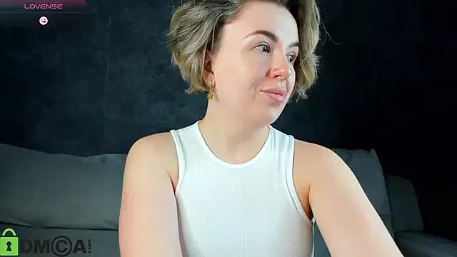 Nikki_Kai on StripChat 