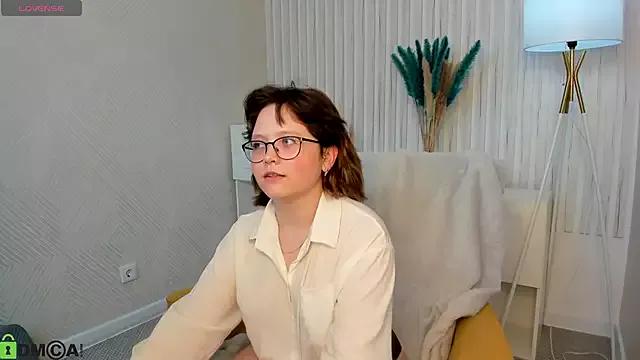 Nina_Lunaa — Massage my chest under the top