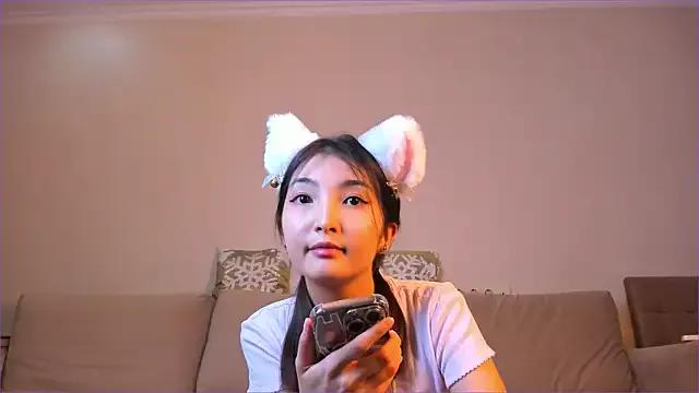 nooniemoon on StripChat
