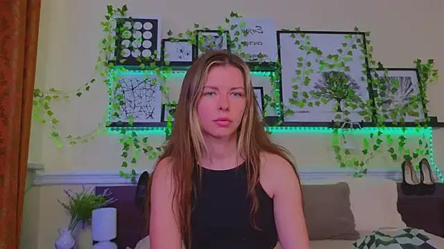 Freechat Real_Tini on StripChat