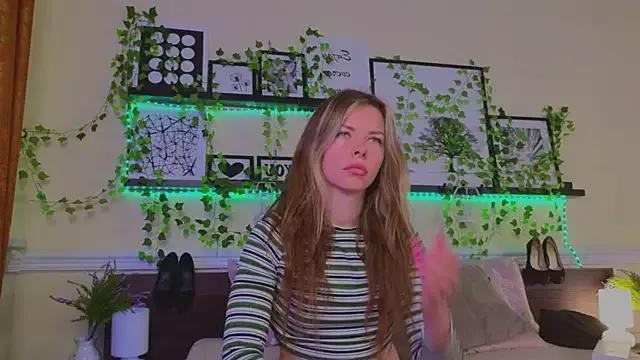 Freechat Real_Tini on StripChat