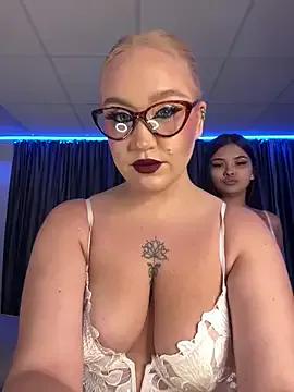RollDolls — STRAPON FUCK PUSSY ELLIE