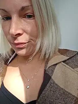 Sunny-Sin — Public Titten massage