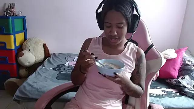 TiffanyRoouse on StripChat 