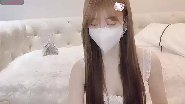 Freechat Yuuuuuly on StripChat