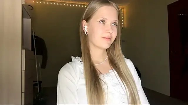 ZaidaSchwarten — doggy pose  <3